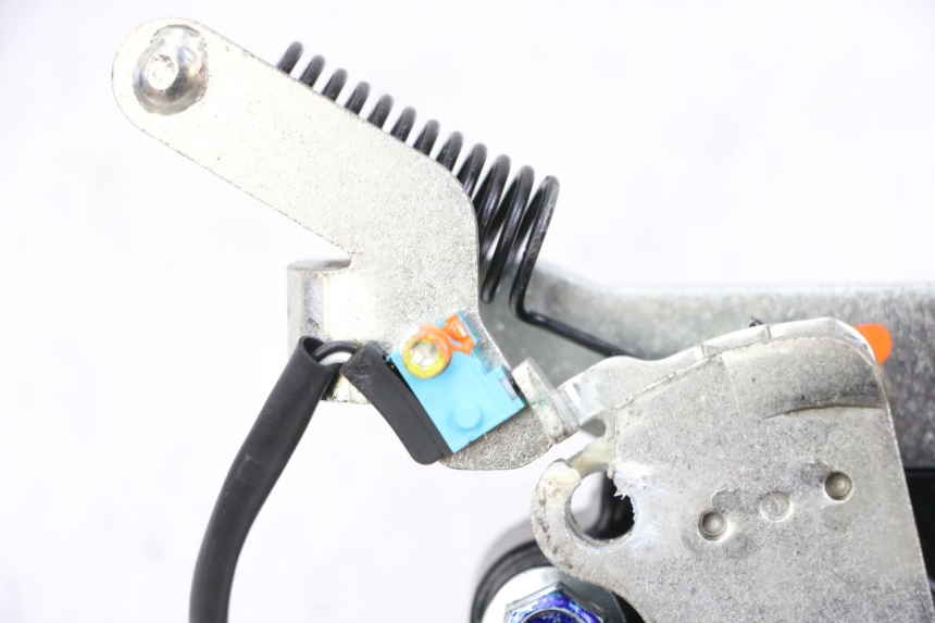 photo de PINÇA DE TRAVÃO ROLL LOCK PIAGGIO MP3 HPE 300 (2019 - 2026) - Marcações e referências