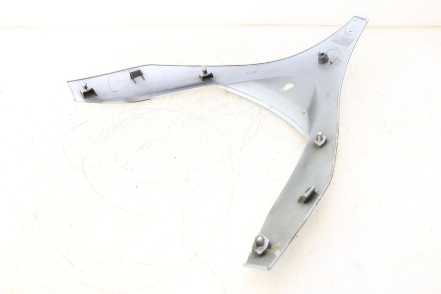 photo de PARTE FRONTAL SUPERIOR PIAGGIO MP3 125 (2006 - 2014) - Detalhe da peça