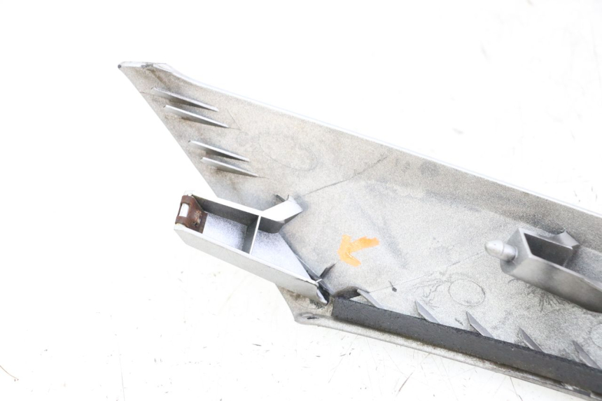 photo de PARTE FRONTAL SUPERIOR SUZUKI BURGMAN 125 (2007 - 2014) - Detalhe da peça