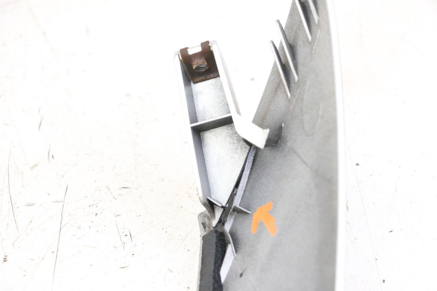 photo de PARTE FRONTAL SUPERIOR SUZUKI BURGMAN 125 (2007 - 2014) - Zoom do estado de desgaste