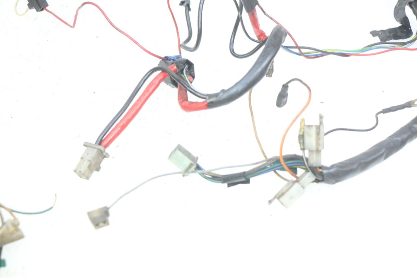 photo de FAIXA DE CABOS MBK BOOSTER SPIRIT 50 (1999 - 2003) - Detalhes característicos