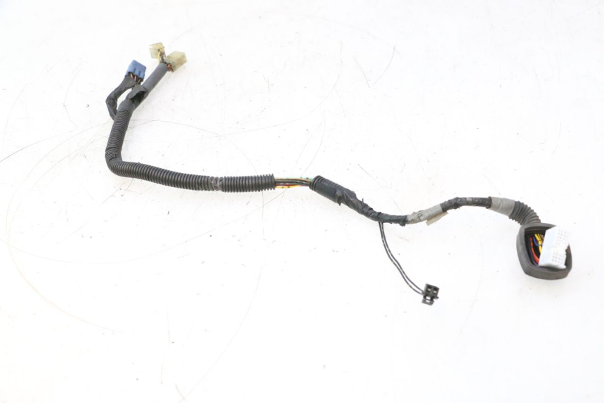 photo de FAIXA DE FIOS DO PAINEL DE INSTRUMENTOS SUZUKI GSR 600 (2005 - 2012) - Zoom do estado de desgaste