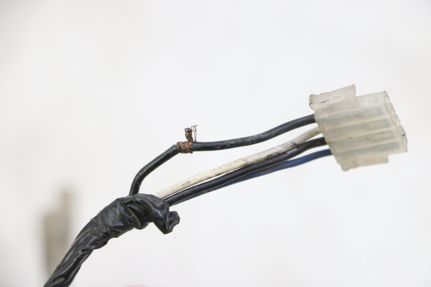 photo de Fiação do painel de instrumentos KYMCO LIKE 4T 50 (2019 - 2025) - Zoom do estado de desgaste
