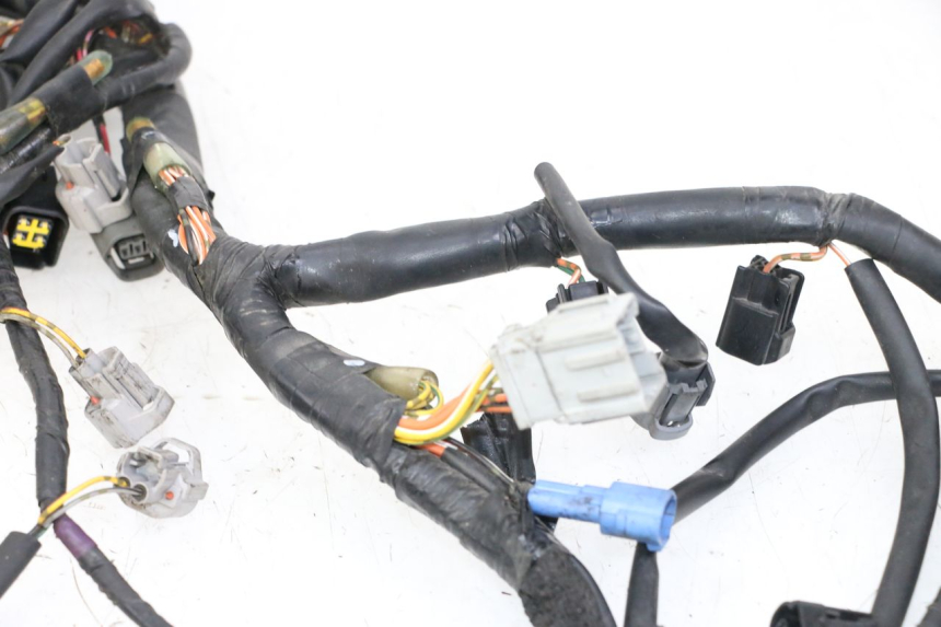 photo de FAIXA DE CABOS SUZUKI GSR 750 (2011 - 2017) - Ampliação dos componentes