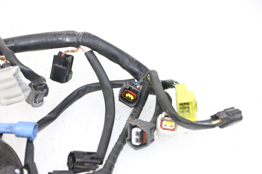 photo de FAIXA DE CABOS SUZUKI GSR 750 (2011 - 2017) - Vista de perto