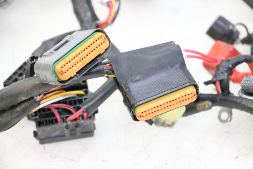 photo de FAIXA DE CABOS SUZUKI GSR 750 (2011 - 2017) - Ampliação técnica
