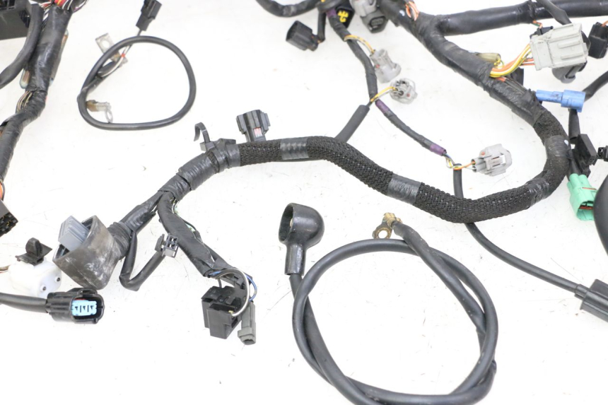photo de FAIXA DE CABOS SUZUKI GSR 750 (2011 - 2017) - Pontos de fixação