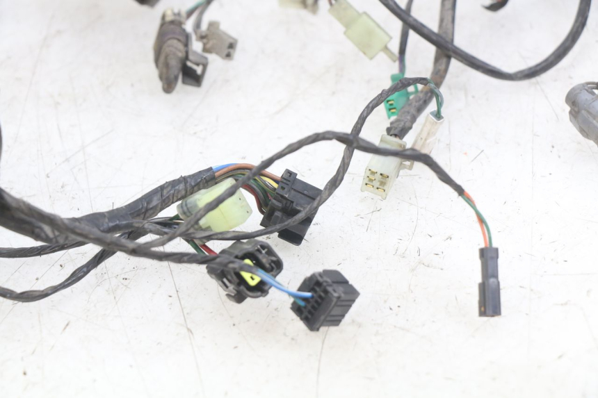photo de FAIXA DE CABOS SYM GTS EFI 125 (2012 - 2016) - Pontos de fixação
