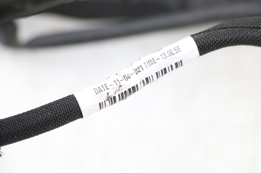 photo de FAIXA DE CABOS HUSQVARNA SVARTPILEN 401 (2018 - 2023) - Outro ângulo de visão