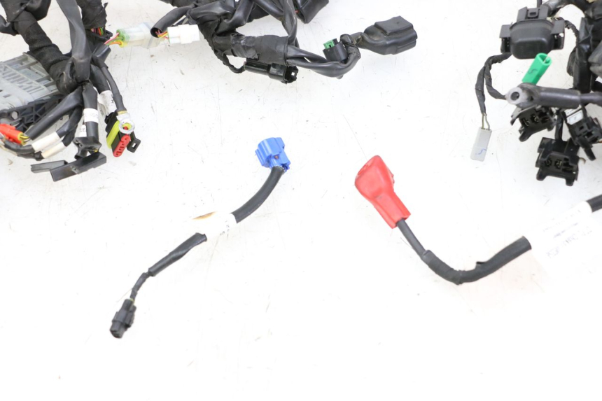 photo de FAIXA DE CABOS HUSQVARNA SVARTPILEN 401 (2018 - 2023) - Ampliação técnica