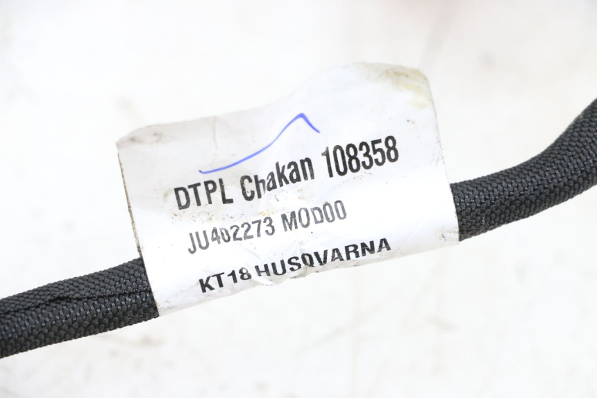 photo de FAIXA DE CABOS HUSQVARNA SVARTPILEN 401 (2018 - 2023) - Vista geral