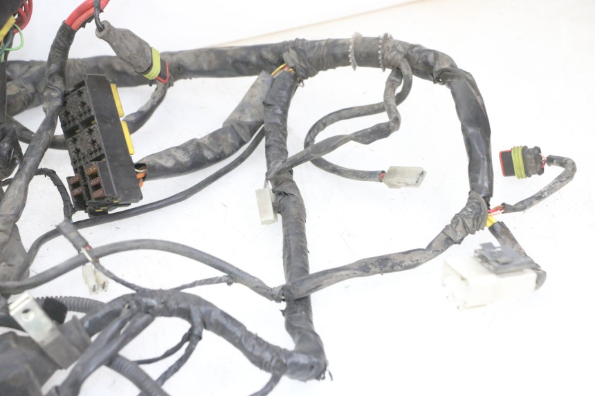 photo de FAIXA DE CABOS PIAGGIO IE MP3 YOURBAN 300 (2011 - 2016) - Detalhes característicos