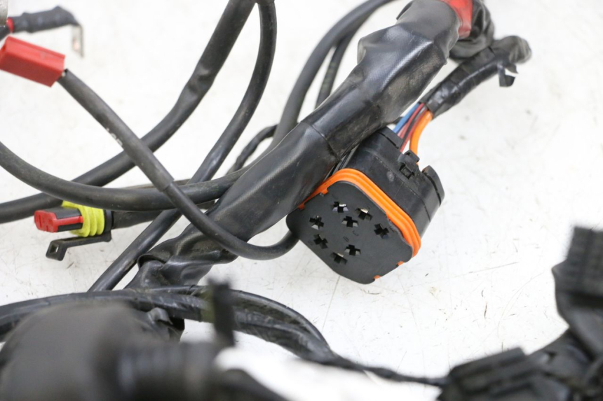 photo de FAIXA DE CABOS PIAGGIO MP3 HPE 350 (2018 - 2020) - Vista geral