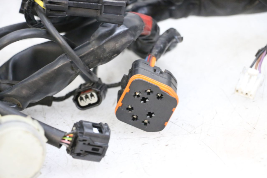 photo de FAIXA DE CABOS PIAGGIO MP3 HPE 350 (2018 - 2020) - Peça verificada