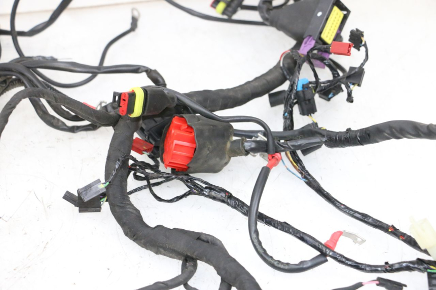 photo de FAIXA DE CABOS PIAGGIO MP3 HPE 300 (2019 - 2026) - Vista de perto