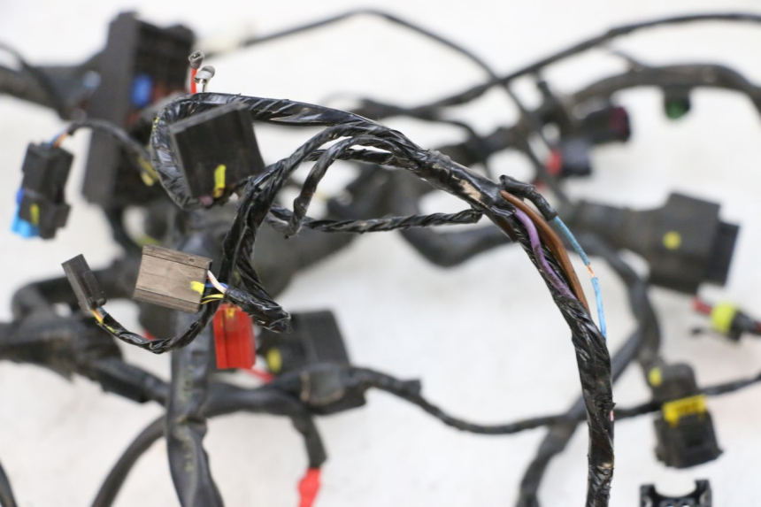 photo de FAIXA DE CABOS PIAGGIO MP3 HPE 300 (2019 - 2026) - Zoom do estado de desgaste