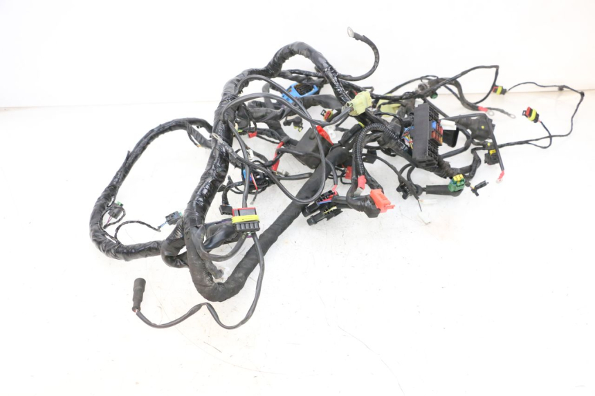photo de FAIXA DE CABOS PIAGGIO MP3 HPE 300 (2019 - 2026) - Ampliação técnica