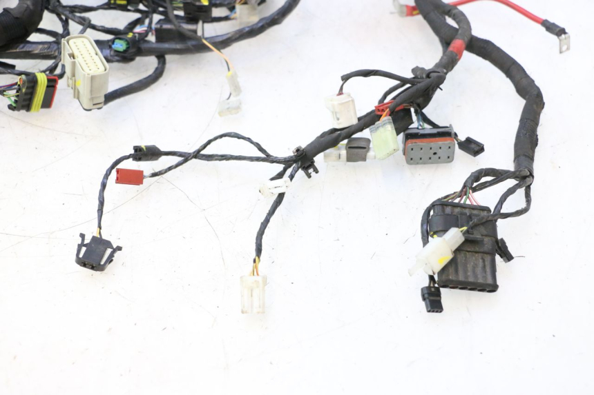 photo de FAIXA DE CABOS PIAGGIO MP3 HPE 530 (2022 - 2026) - Ampliação dos componentes