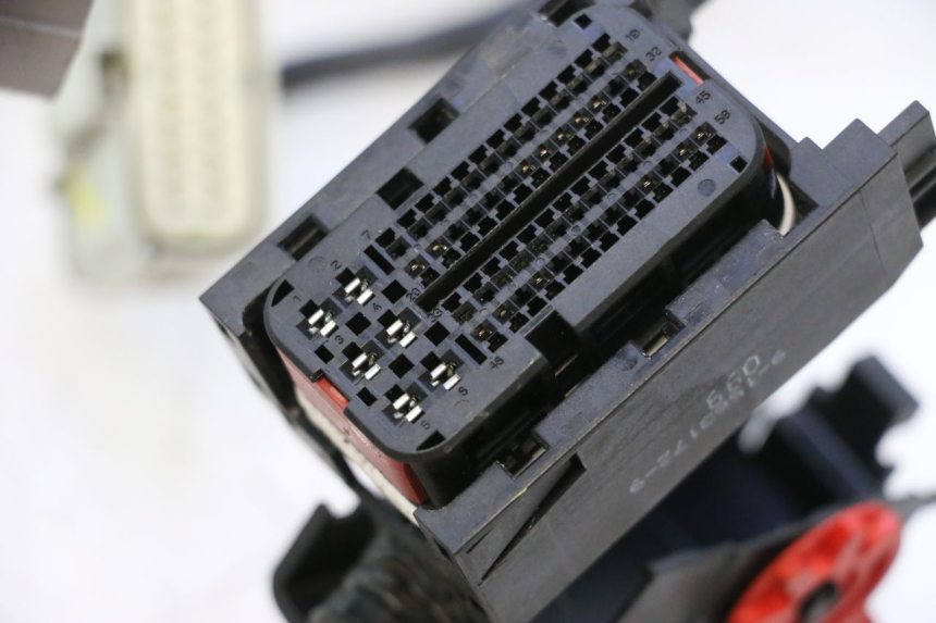 photo de FAIXA DE CABOS PIAGGIO MP3 HPE 530 (2022 - 2026) - Imagem adicional