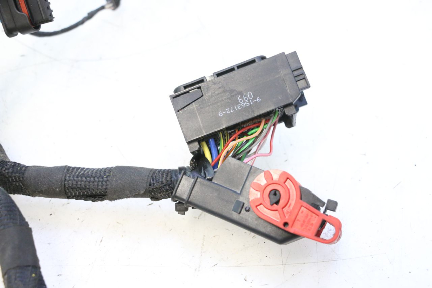 photo de FAIXA DE CABOS PIAGGIO MP3 HPE 530 (2022 - 2026) - Ângulo alternativo
