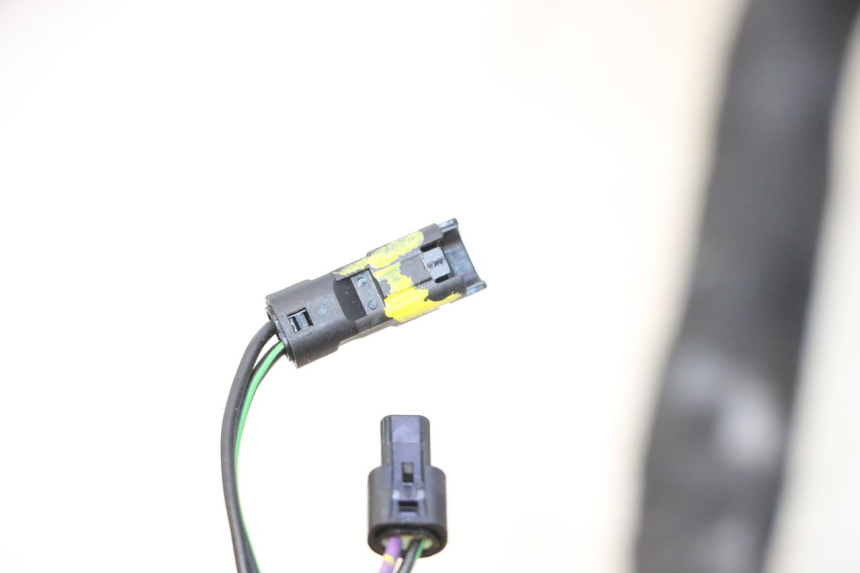 photo de FAIXA DE CABOS PIAGGIO MP3 HPE 530 (2022 - 2026) - Detalhe da peça