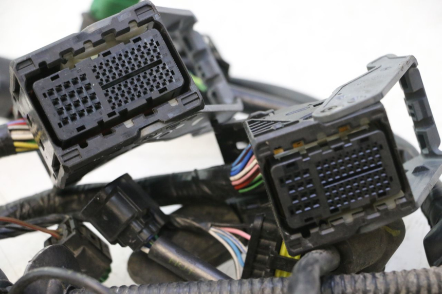photo de FAIXA DE CABOS PIAGGIO MP3 HPE 530 (2022 - 2026) - Ampliação técnica