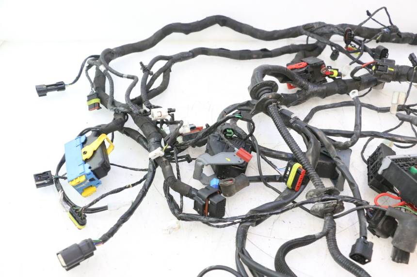photo de FAIXA DE CABOS PIAGGIO MP3 HPE 530 (2022 - 2026) - Ampliação técnica