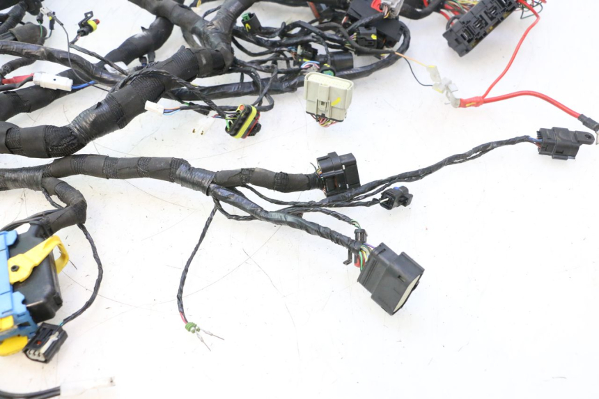 photo de FAIXA DE CABOS PIAGGIO MP3 HPE 530 (2022 - 2026) - Vista geral