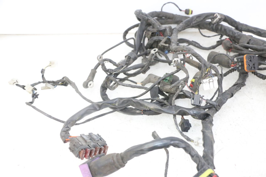 photo de FAIXA DE CABOS PIAGGIO MP3 LT 400 (2007 - 2012) - Pontos de fixação