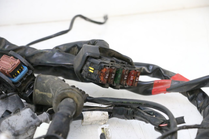 photo de FAIXA DE CABOS PIAGGIO MP3 LT 300 (2010 - 2016) - Detalhes característicos