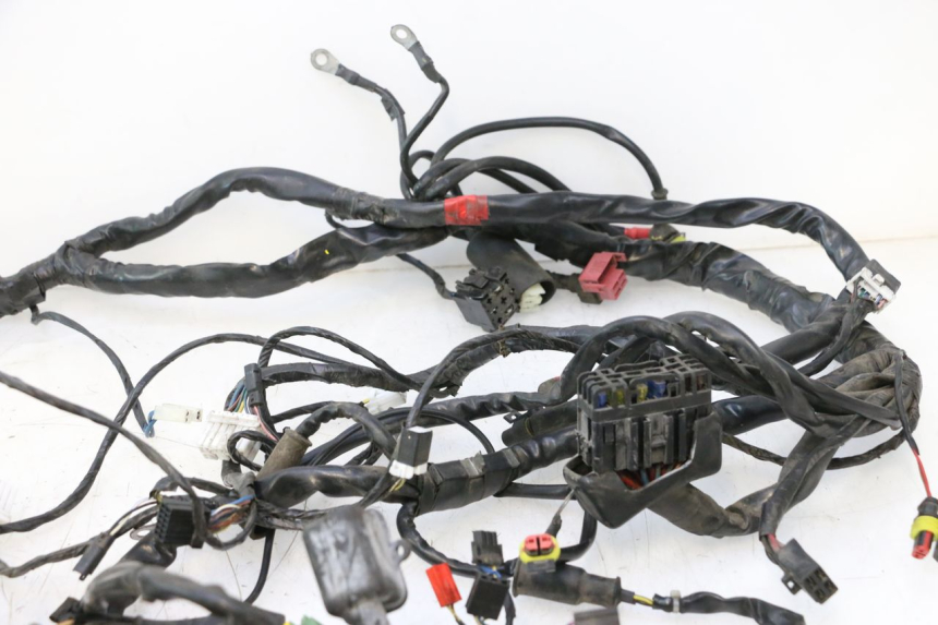 photo de FAIXA DE CABOS PIAGGIO MP3 LT 400 (2007 - 2012) - Detalhes característicos