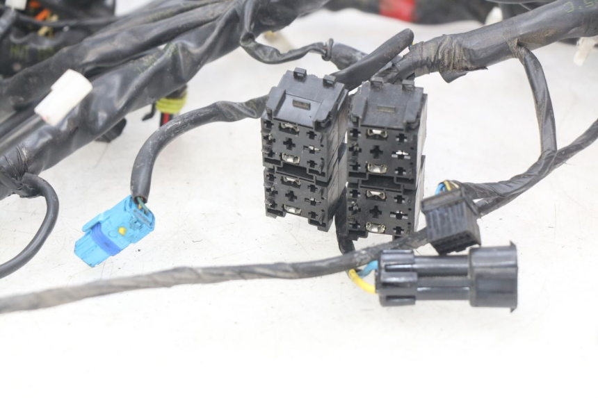 photo de FAIXA DE CABOS PIAGGIO MP3 500 (2014 - 2017) - Detalhes característicos