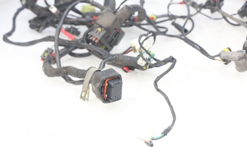 photo de FAIXA DE CABOS PIAGGIO MP3 500 (2014 - 2017) - Ampliação dos componentes