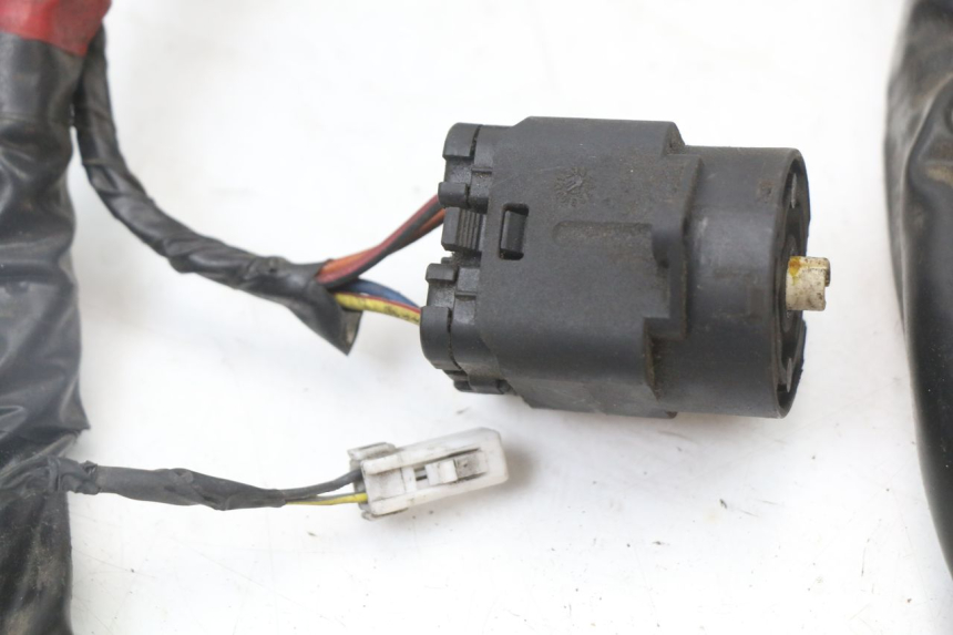 photo de FAIXA DE CABOS PIAGGIO MP3 125 (2006 - 2014) - Pontos de fixação