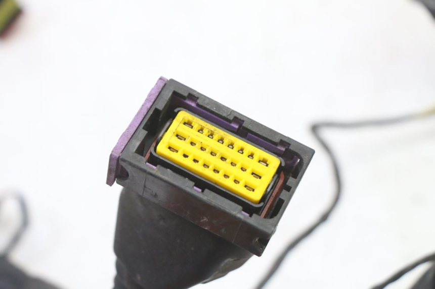 photo de FAIXA DE CABOS PIAGGIO MP3 RL 250 (2006 - 2010) - Ampliação técnica