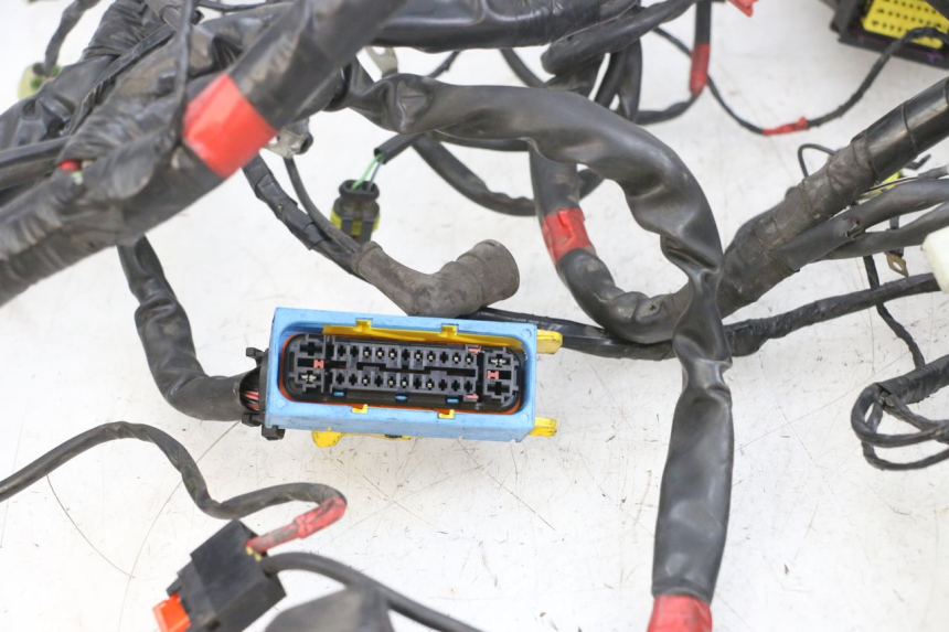 photo de FAIXA DE CABOS PIAGGIO MP3 500 (2016 - 2018) - Ampliação técnica
