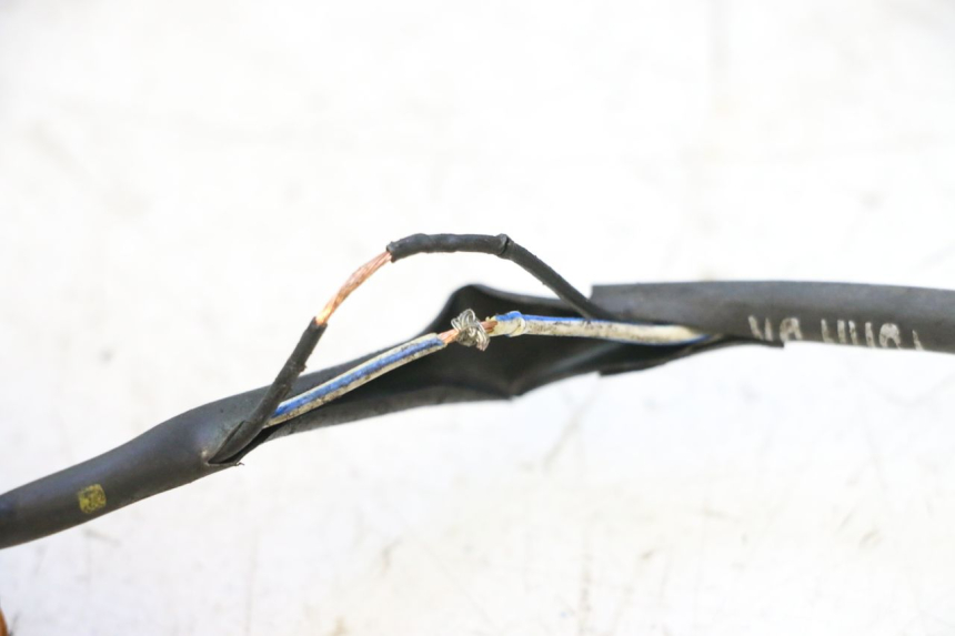 photo de FAIXA DE CABOS PIAGGIO MP3 500 (2016 - 2018) - Detalhe da peça