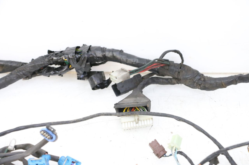photo de FAIXA DE CABOS PEUGEOT SATELIS COMPRESSOR K15 125 (2006 - 2009) - Detalhes característicos