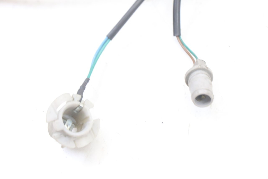 photo de FAROLAMENTO COMPLETO PEUGEOT ELYSTAR 50 (2002 - 2014) - Zoom do estado de desgaste