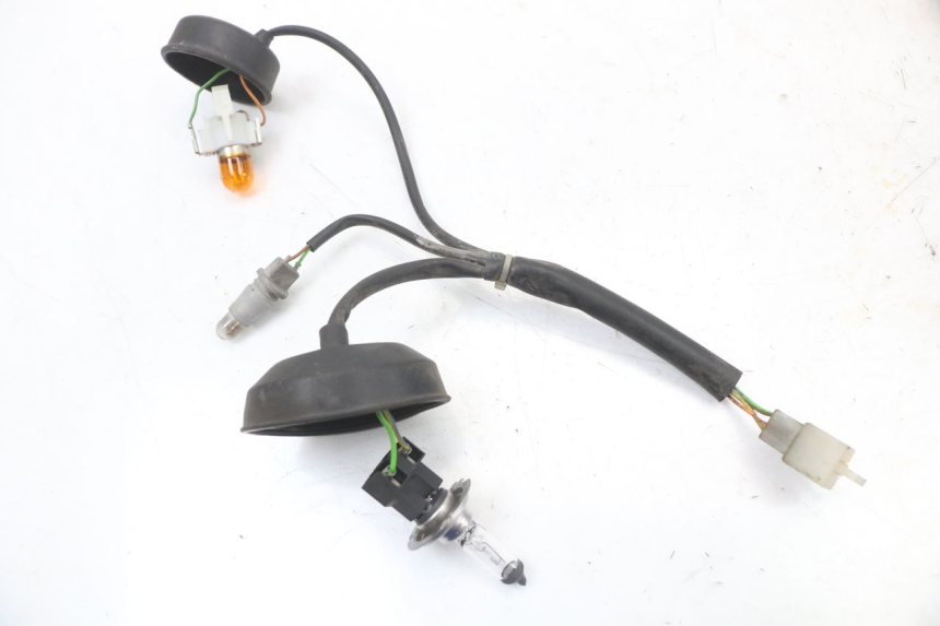 photo de FAROLAGEM COMPLETA PEUGEOT SATELIS 125 (2010 - 2012) - Pontos de fixação