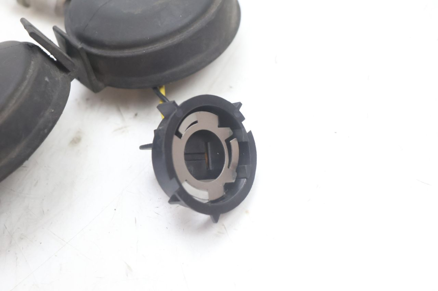 photo de FAIXA DE FIOS DO FAROL YAMAHA YP MAJESTY 125 (2007 - 2010) - Pontos de fixação