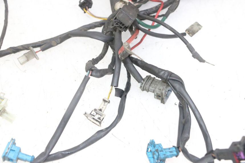 photo de FAIXA DE CABOS PEUGEOT SATELIS COMPRESSOR K15 125 (2006 - 2009) - Detalhes característicos