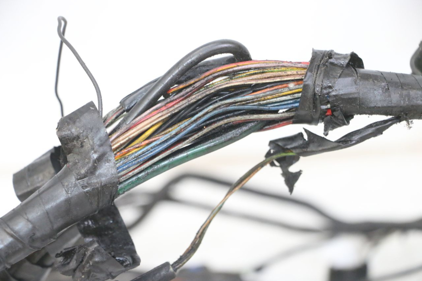 photo de FAIXA DE CABOS PEUGEOT SATELIS COMPRESSOR K15 125 (2006 - 2009) - Zoom do estado de desgaste