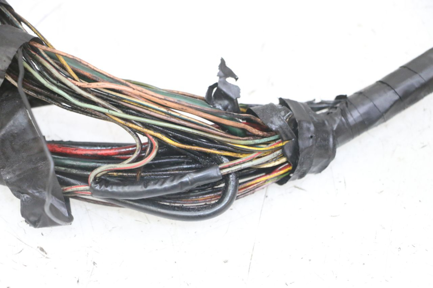 photo de FAIXA DE CABOS PEUGEOT SATELIS COMPRESSOR K15 125 (2006 - 2009) - Ampliação técnica
