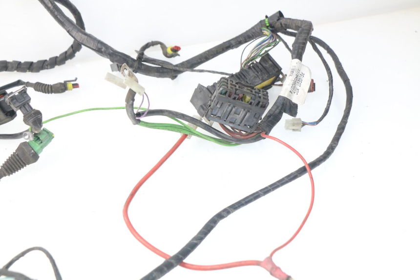 photo de FAIXA DE CABOS PEUGEOT SATELIS 300 (2012 - 2015) - Detalhes característicos