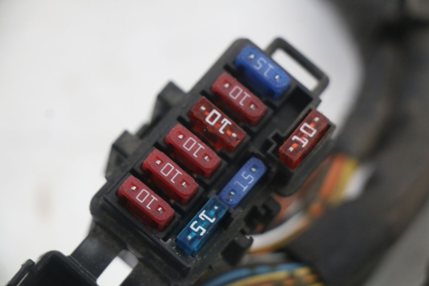 photo de FAIXA DE CABOS SUZUKI GSR 750 (2011 - 2017) - Vista geral