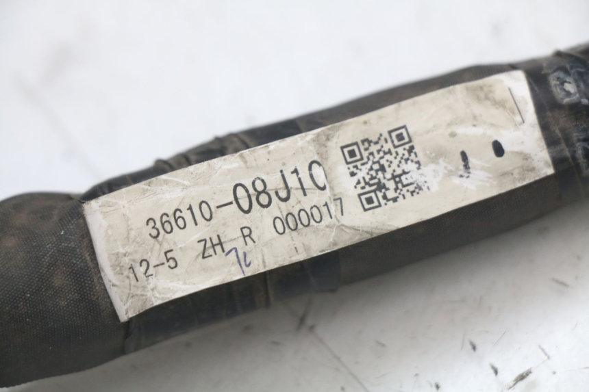 photo de FAIXA DE CABOS SUZUKI GSR 750 (2011 - 2017) - Pontos de fixação