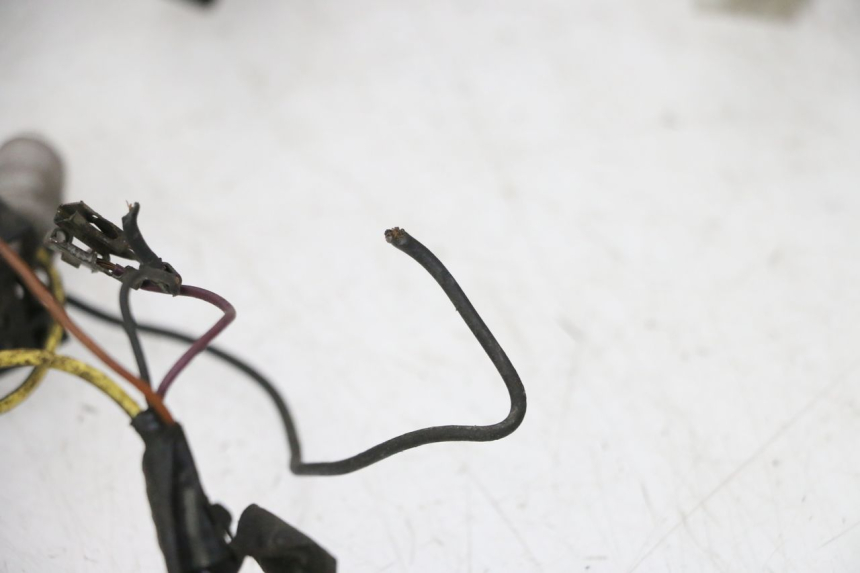 photo de FAIXA DE CABOS PIAGGIO VESPA S 2T 50 (2007 - 2014) - Pontos de fixação