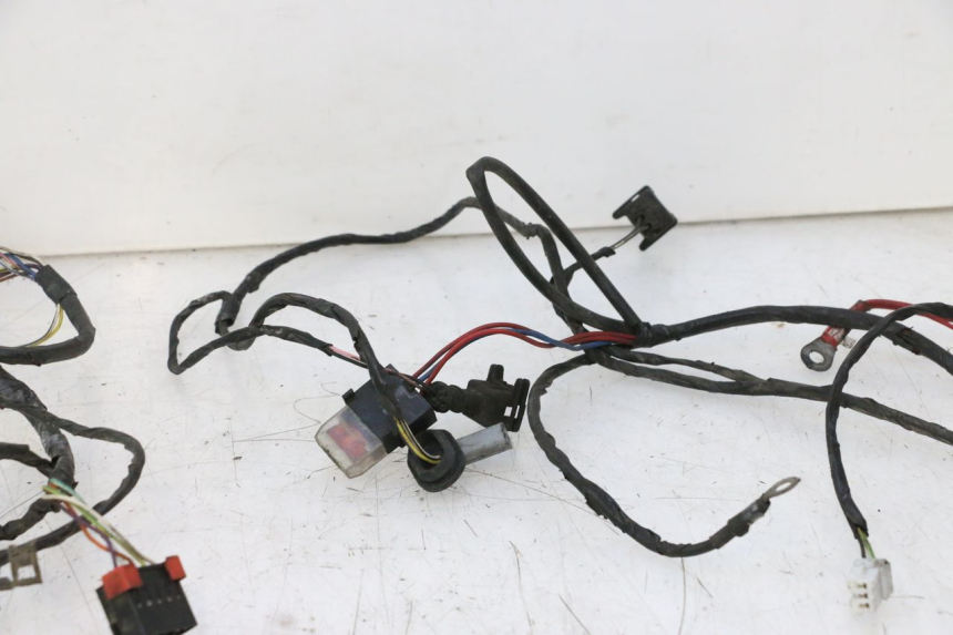 photo de FAIXA DE CABOS PIAGGIO VESPA S 2T 50 (2007 - 2014) - Detalhes característicos