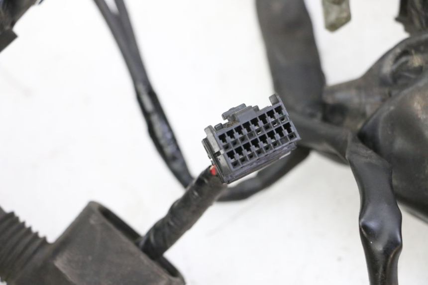 photo de FAIXA DE CABOS YAMAHA FZ6 FAZER S2 600 (2007 - 2011) - Detalhes característicos